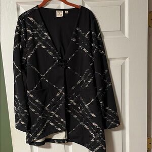 Truth & Style Black and White Geometric asymmetrical blazer, size XS.